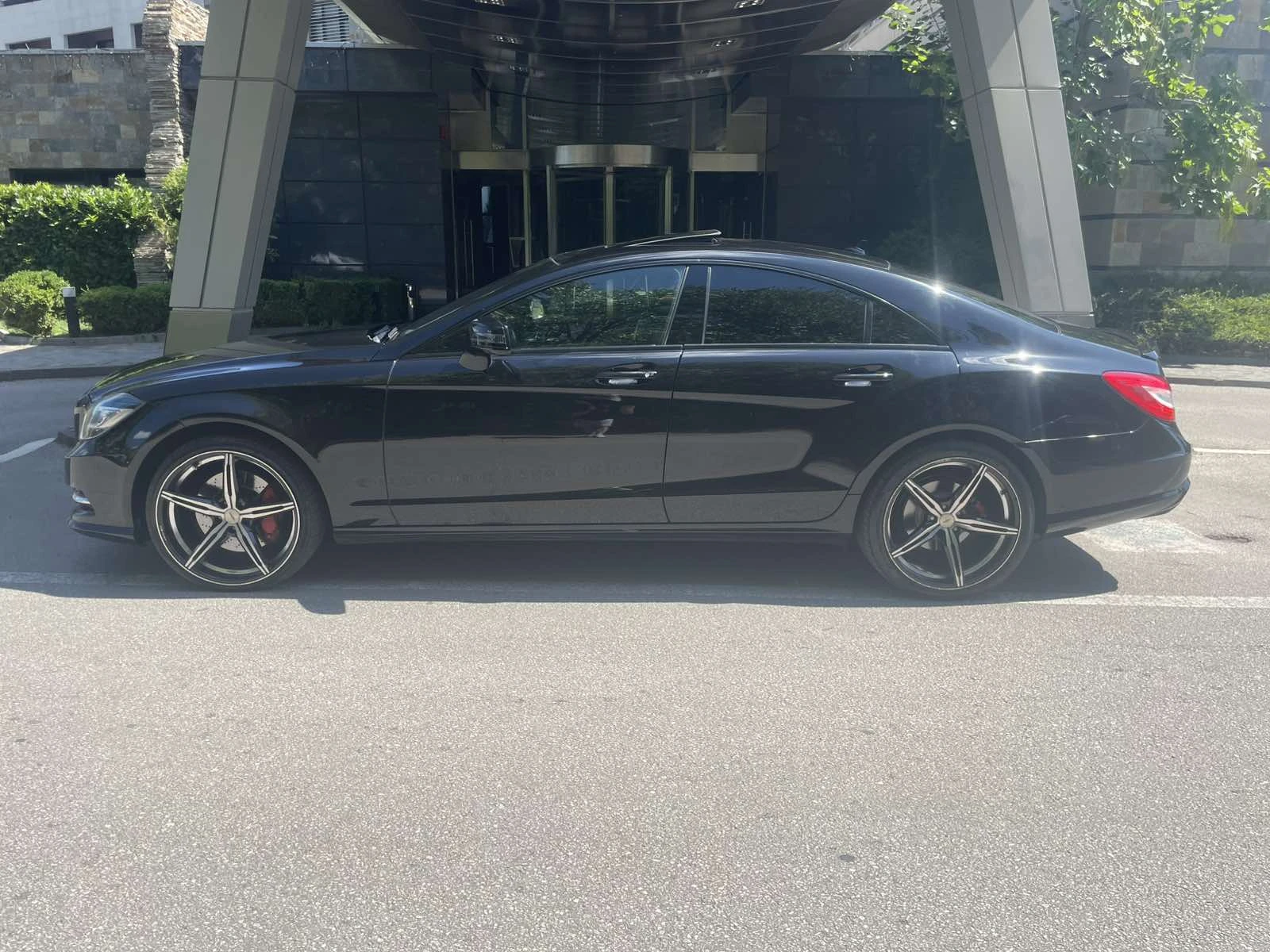 Mercedes-Benz CLS 350 AMG * 4MATIC * DISTRONIC * LED * TOP  - изображение 5