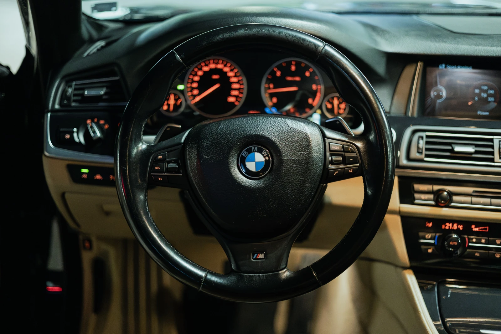 BMW 530 XDRIVE/M PACK/MEMORY/BLIND SPOT/360/RECARO/ПОДГРЕВ - изображение 9