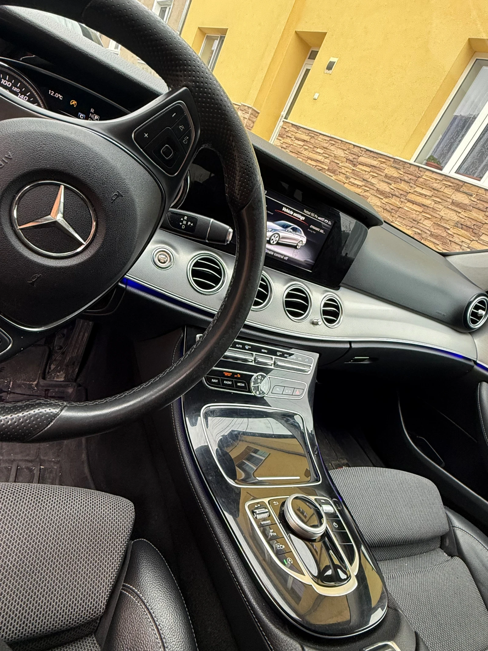 Mercedes-Benz E 220, снимка 2 - Автомобили и джипове - 54182893