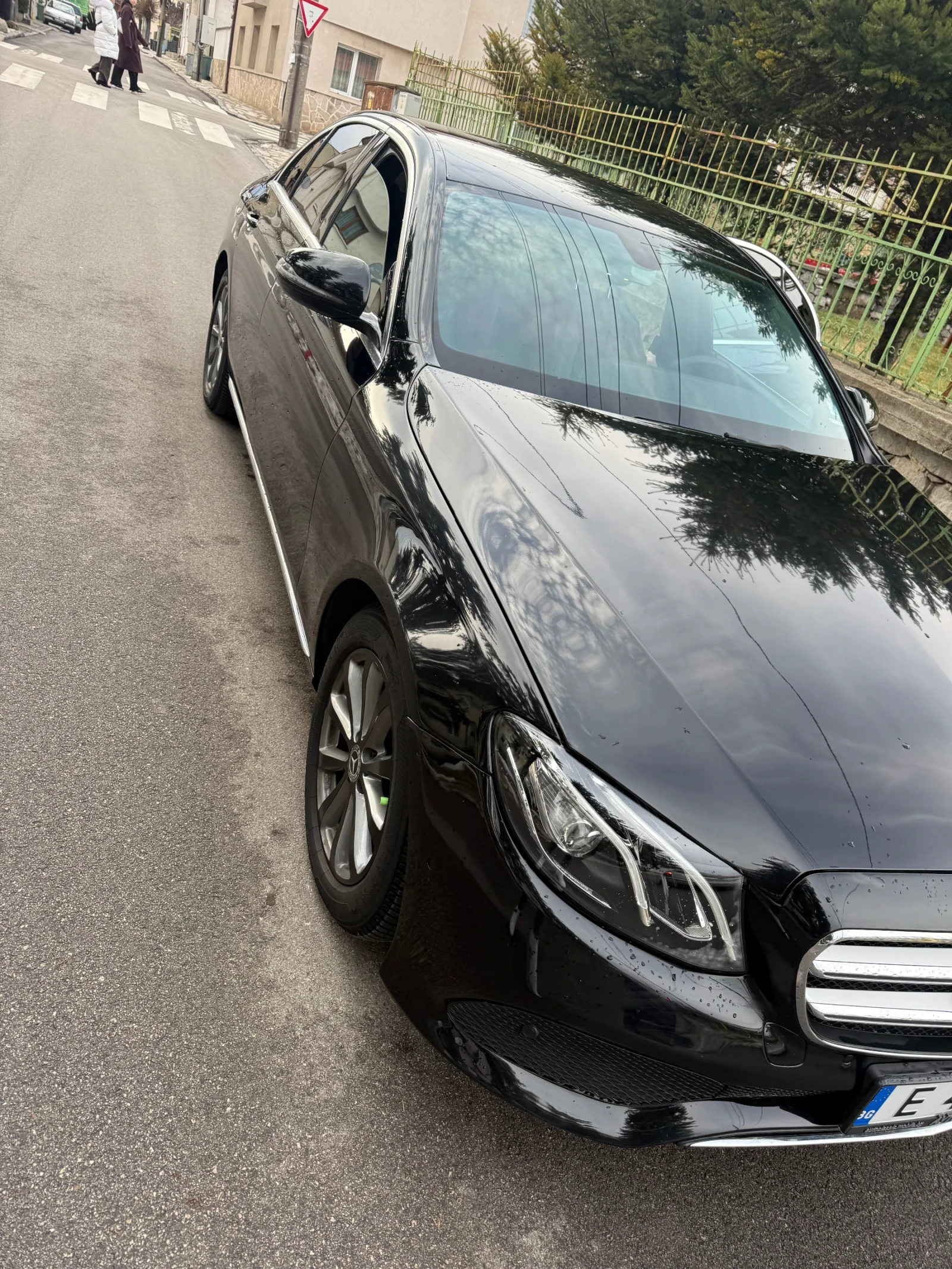 Mercedes-Benz E 220, снимка 8 - Автомобили и джипове - 54182893