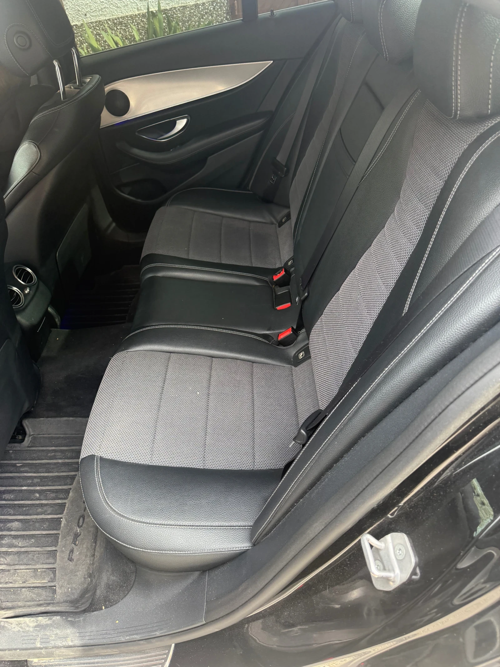 Mercedes-Benz E 220, снимка 6 - Автомобили и джипове - 54182893