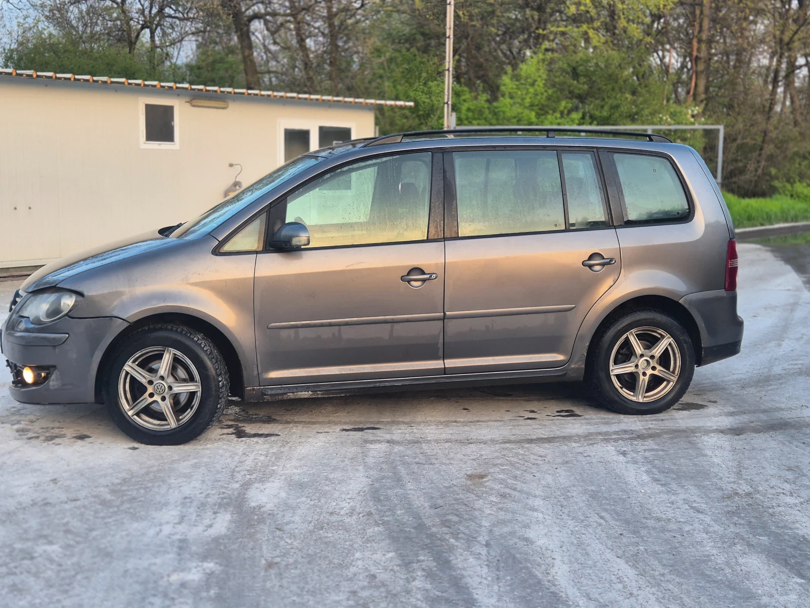 VW Touran, снимка 3 - Автомобили и джипове - 54195343