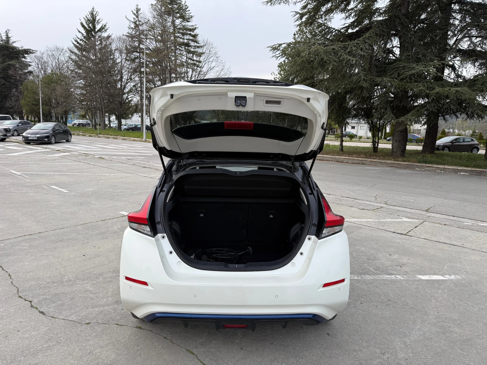 Nissan Leaf  Термопомпа///360camera///Perla///Key-Less///, снимка 6 - Автомобили и джипове - 54212288