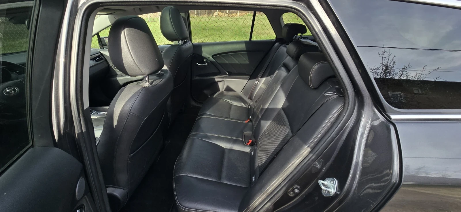 Toyota Avensis, снимка 8 - Автомобили и джипове - 54233942