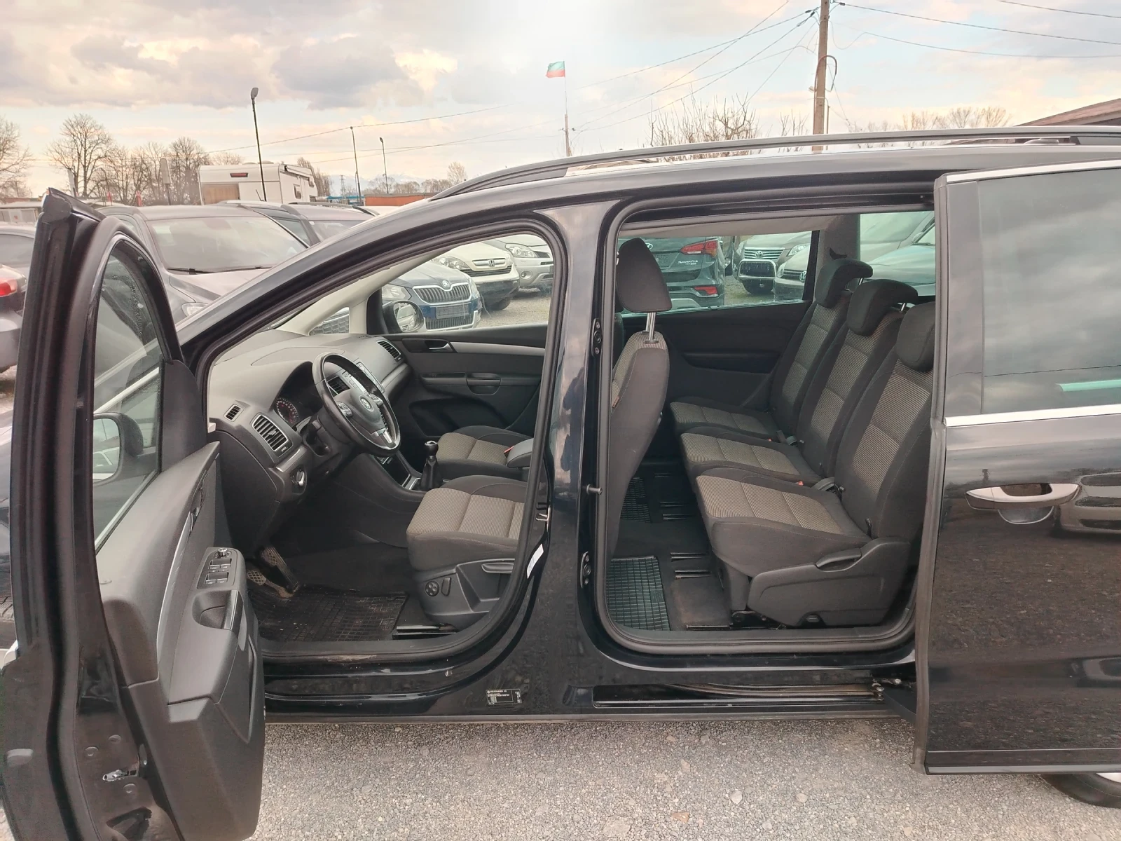 VW Sharan 2.0 TDI ПАНОРАМА, снимка 10 - Автомобили и джипове - 54338846