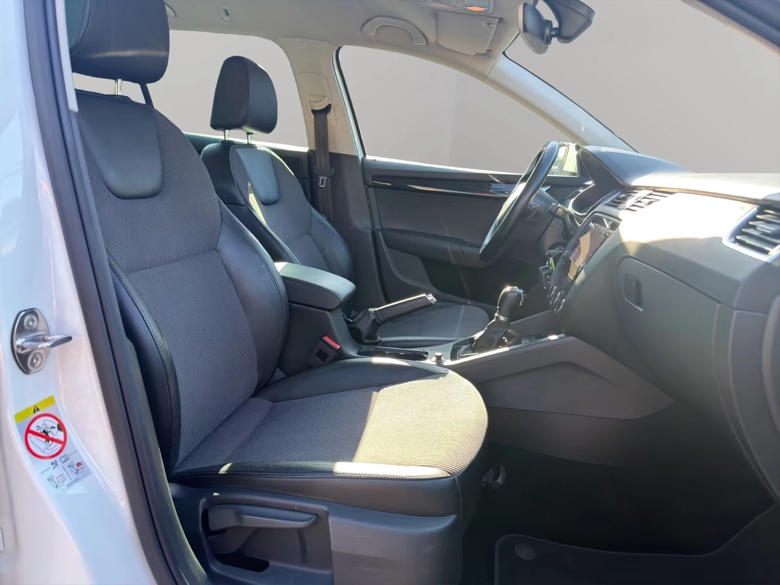 Skoda Octavia 🔥COMBI/STYLE/2.0TDI/DSG/150hp| ACC| Standh, снимка 11 - Автомобили и джипове - 54869815
