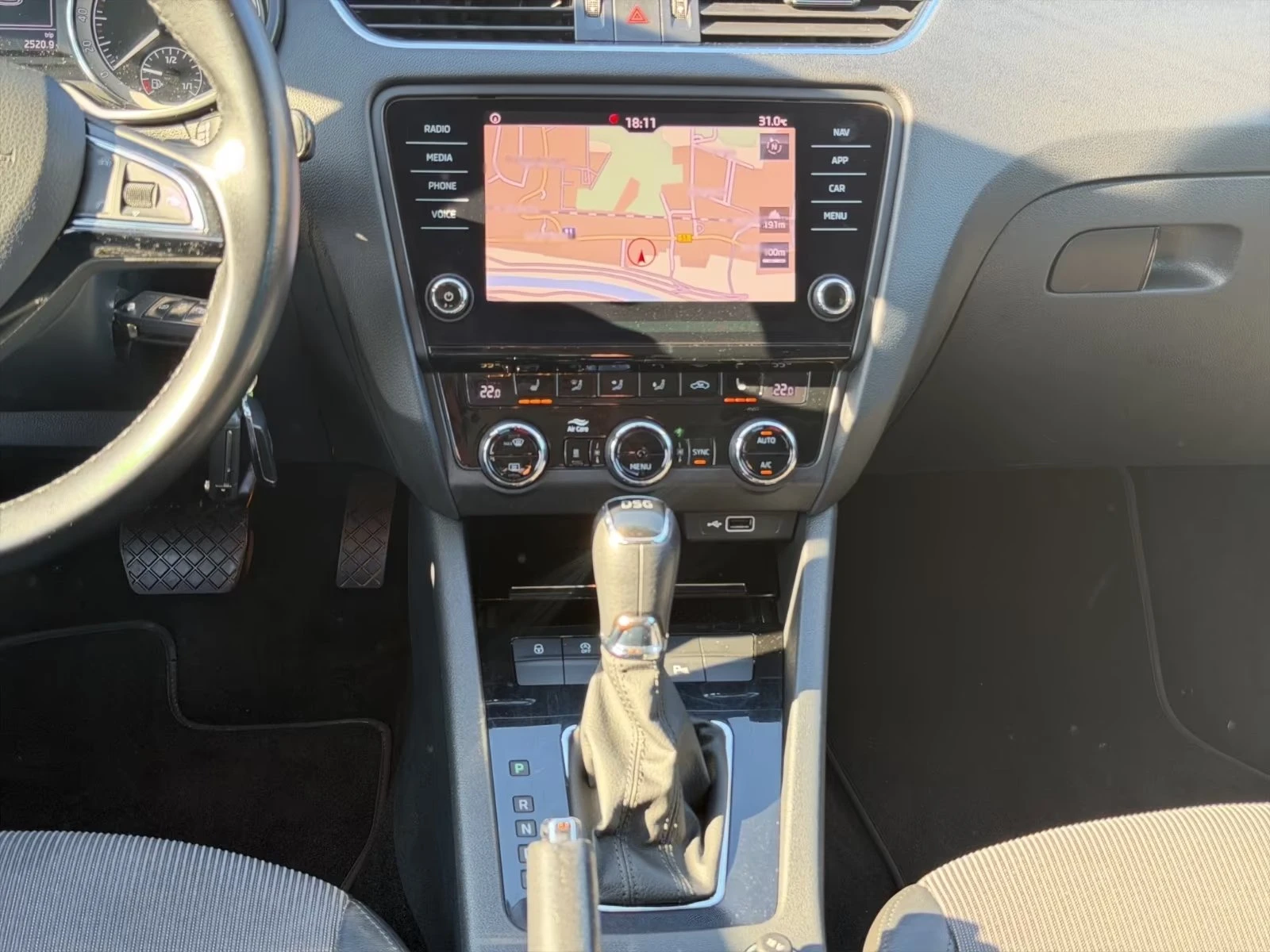 Skoda Octavia 🔥COMBI/STYLE/2.0TDI/DSG/150hp| ACC| Standh, снимка 10 - Автомобили и джипове - 54869815
