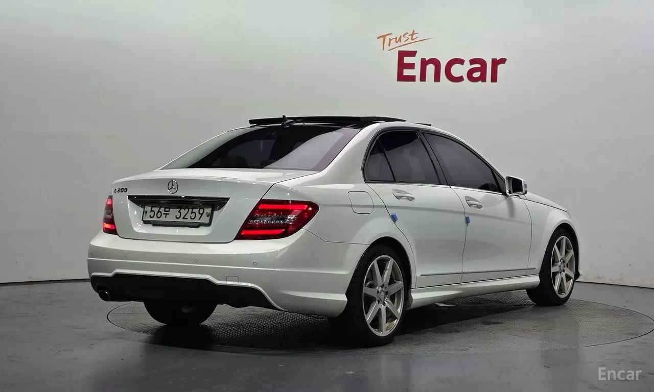Mercedes-Benz C 200 * АВТОКРЕДИТ БЕЗ ПЪРВОНАЧАЛНА ВНОСКА, снимка 2 - Автомобили и джипове - 55473212
