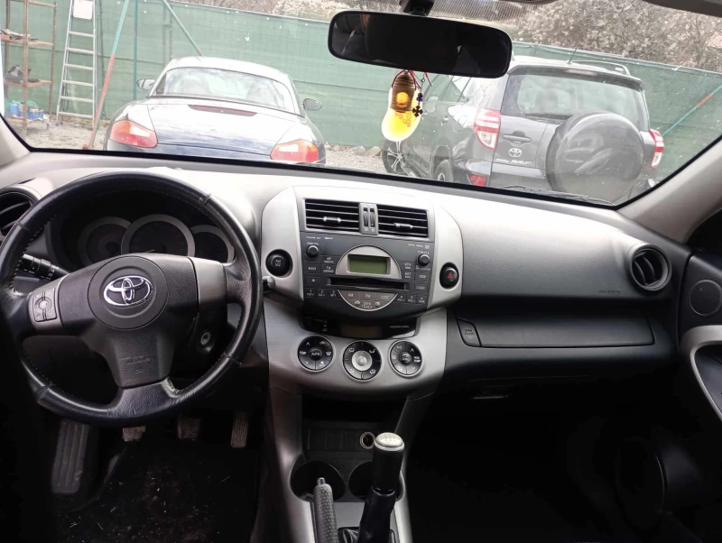 Toyota Rav4 2.0 ръчна, снимка 8 - Автомобили и джипове - 49167282