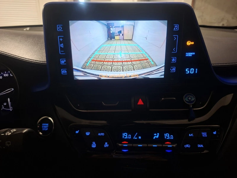 Toyota C-HR, снимка 11 - Автомобили и джипове - 53141349