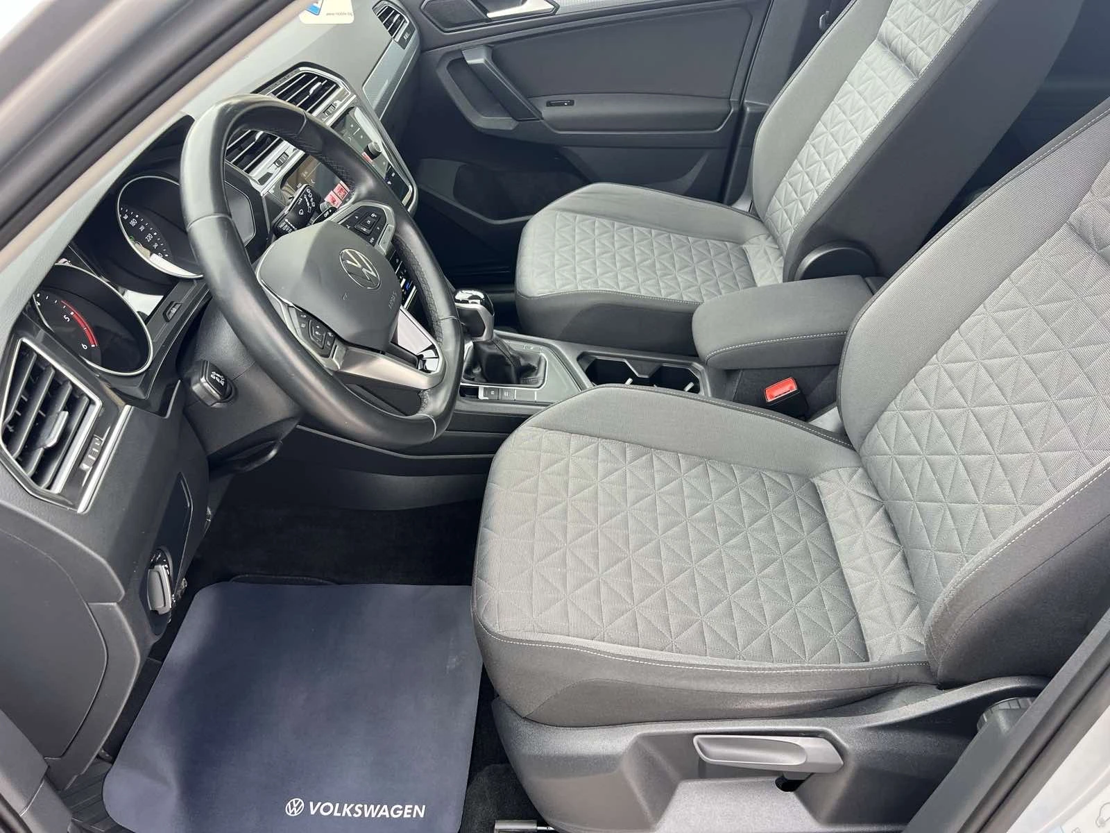 VW Tiguan 2.0 TDI Life  150 HP - изображение 8