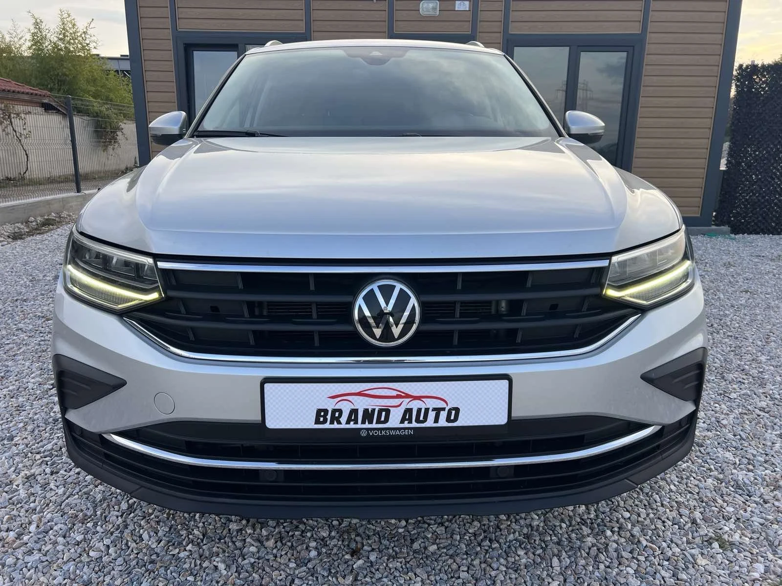 VW Tiguan 2.0 TDI Life  150 HP - изображение 2
