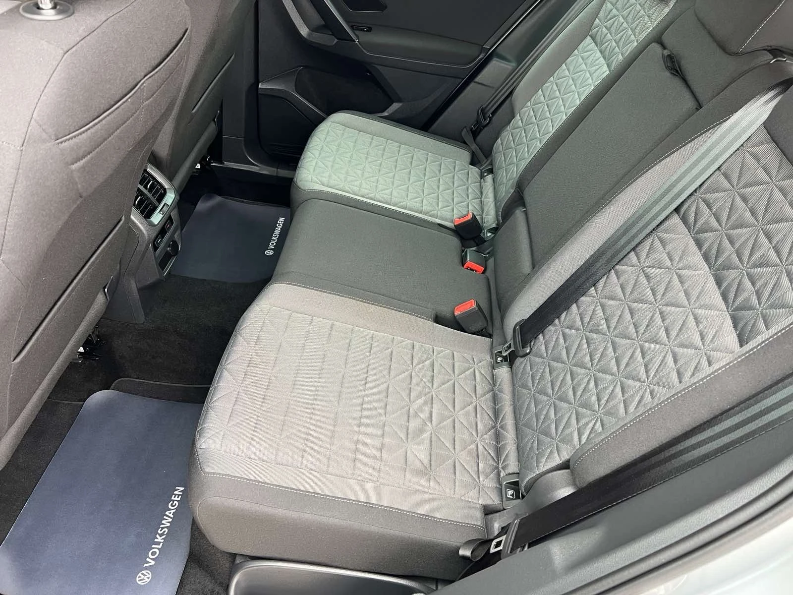 VW Tiguan 2.0 TDI Life  150 HP | Mobile.bg   11