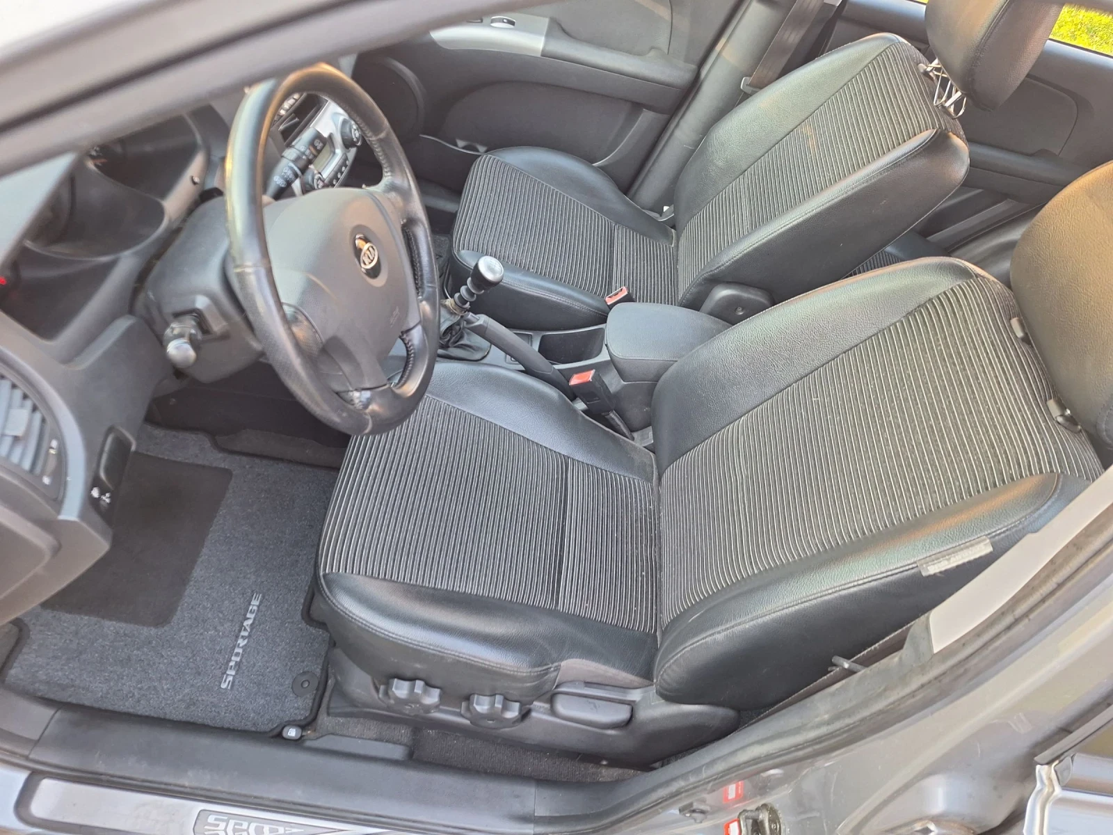 Kia Sportage CRDi, снимка 12 - Автомобили и джипове - 53820337