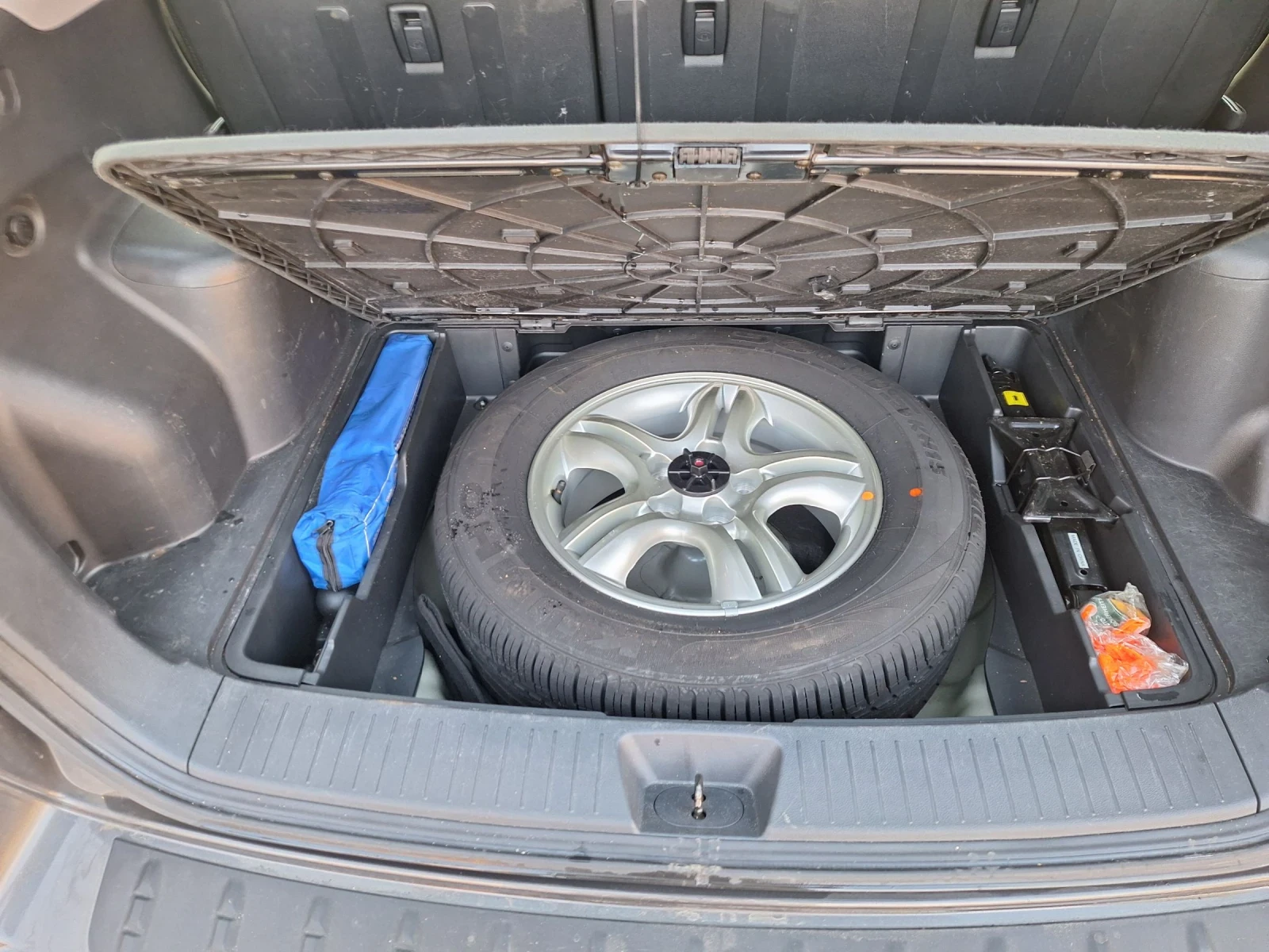 Kia Sportage CRDi, снимка 16 - Автомобили и джипове - 53820337