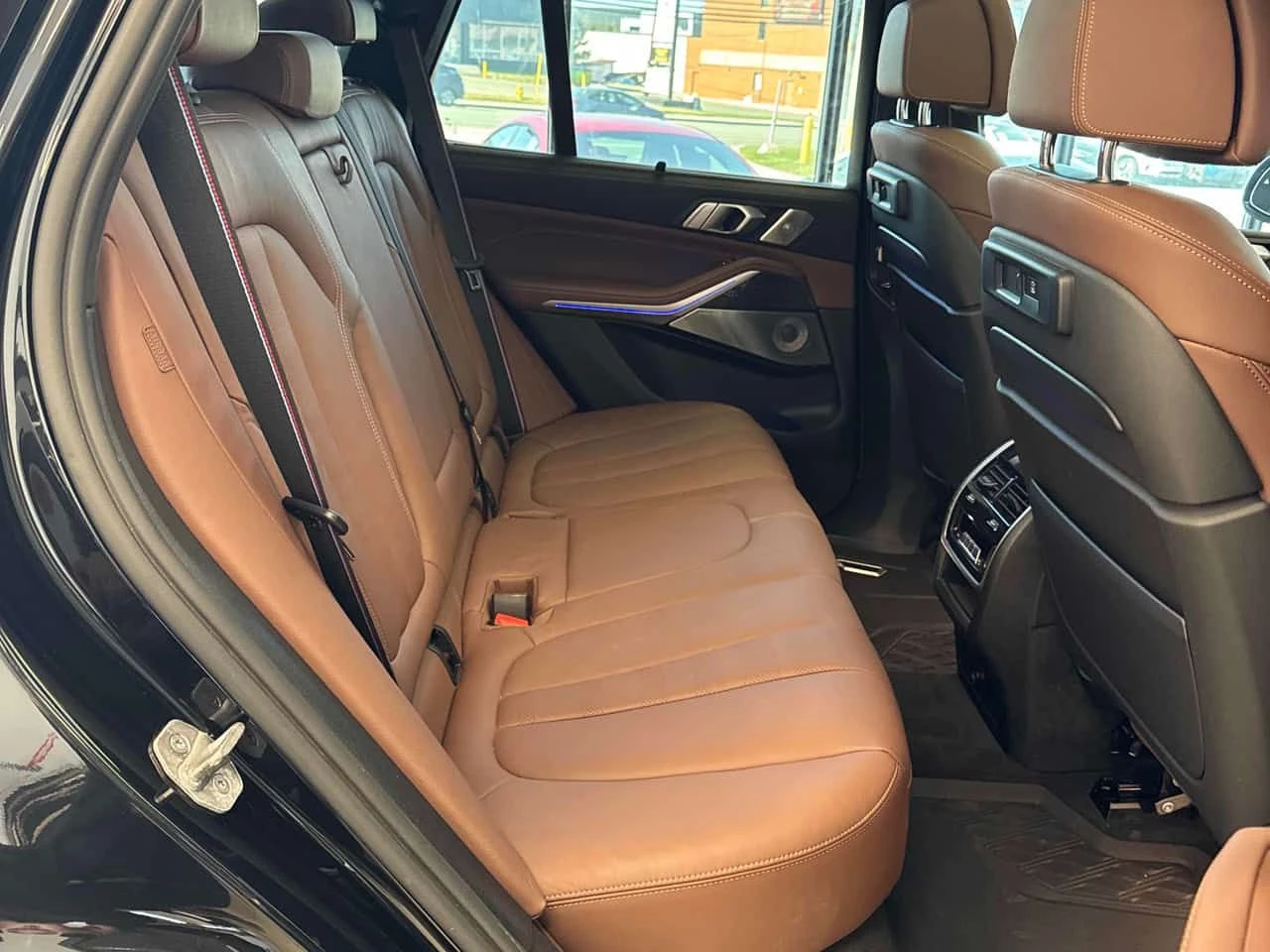 BMW X5 * M50i * ЛАЗЕРИ * ПАНО * ПОДГРЕВИ  * CARFAX, снимка 11 - Автомобили и джипове - 54512790