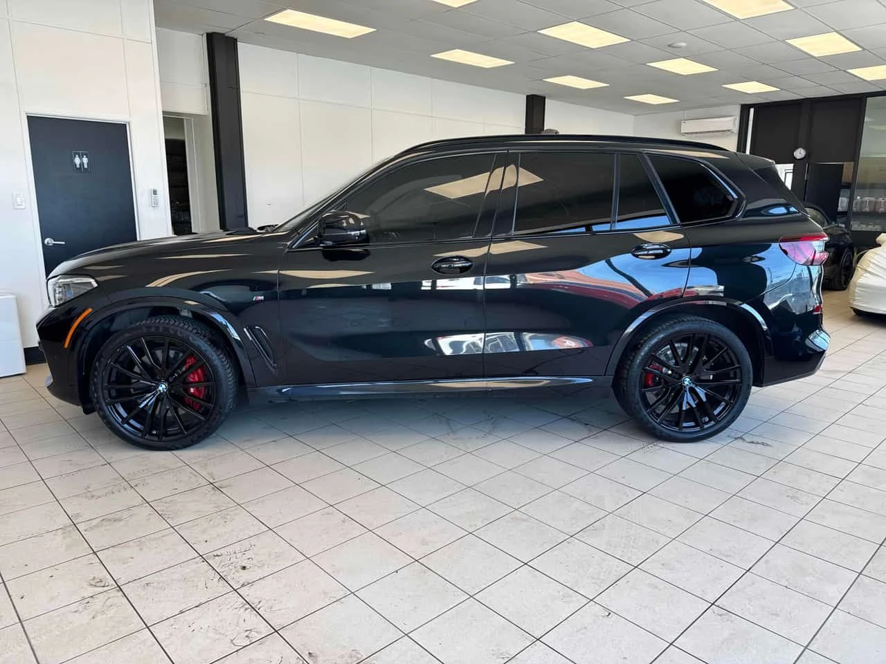 BMW X5 * M50i * ЛАЗЕРИ * ПАНО * ПОДГРЕВИ  * CARFAX, снимка 2 - Автомобили и джипове - 54512790