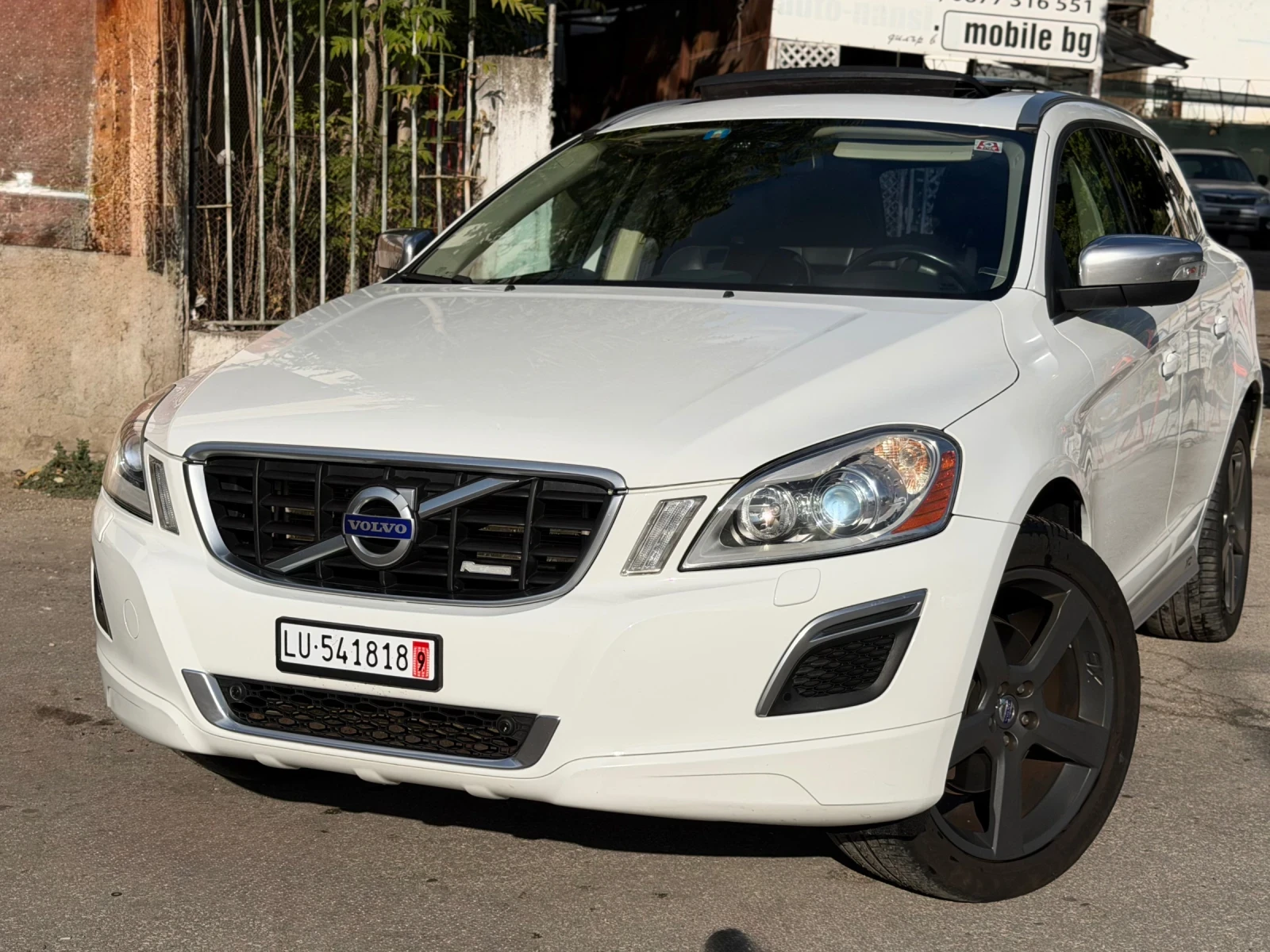 Volvo XC60 R-DESIGN!!ШВейцария!ТОП СЪСТОЯНИЕ!4Х4, снимка 5 - Автомобили и джипове - 56090409