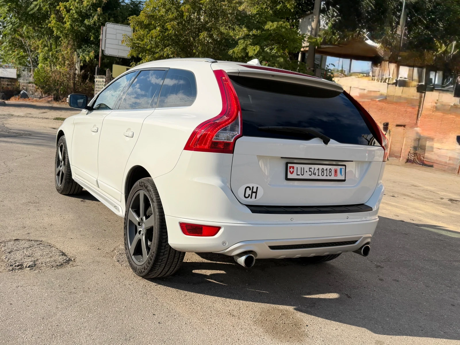Volvo XC60 R-DESIGN!!ШВейцария!ТОП СЪСТОЯНИЕ!4Х4, снимка 4 - Автомобили и джипове - 56090409