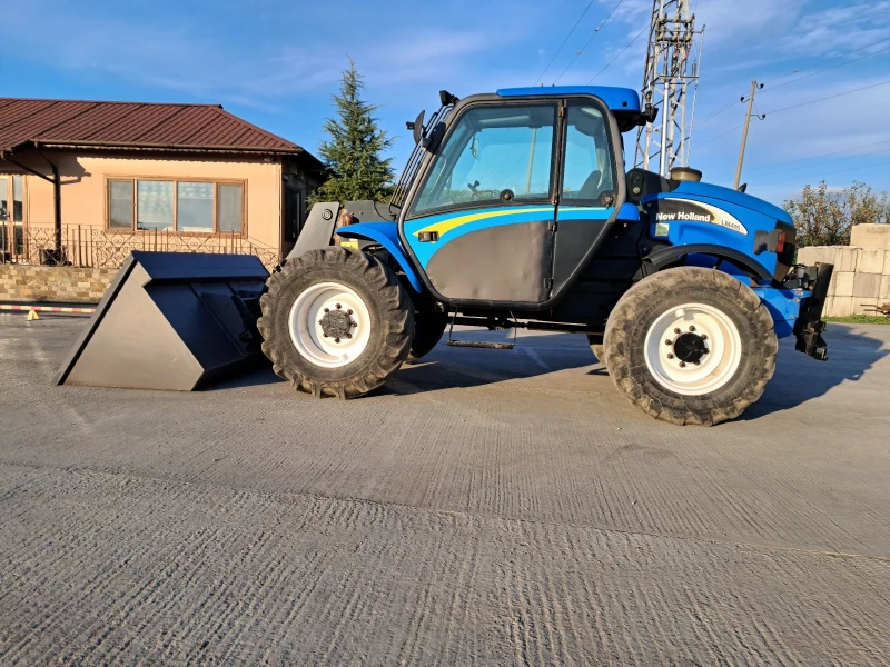 Телескопичен товарач New Holland Lm415, снимка 4 - Селскостопанска техника - 52643919