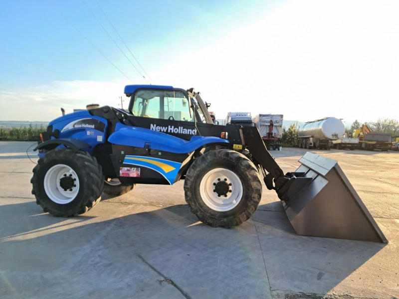 Телескопичен товарач New Holland Lm415, снимка 2 - Селскостопанска техника - 52643919