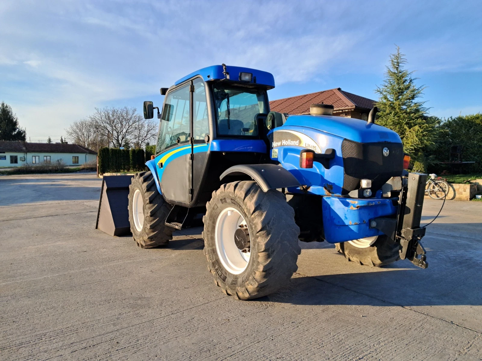 Телескопичен товарач New Holland Lm415 - изображение 3