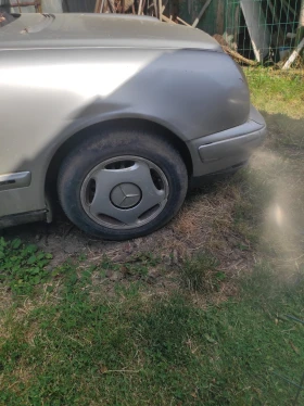 Mercedes-Benz E 250 W 210, снимка 11