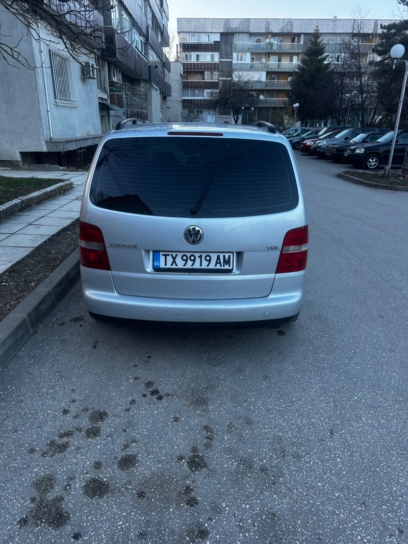 VW Touran, снимка 3 - Автомобили и джипове - 44701191