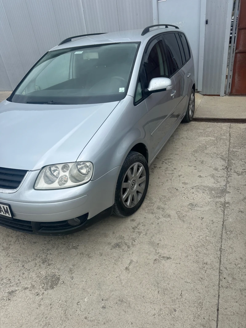 VW Touran, снимка 4 - Автомобили и джипове - 44701191