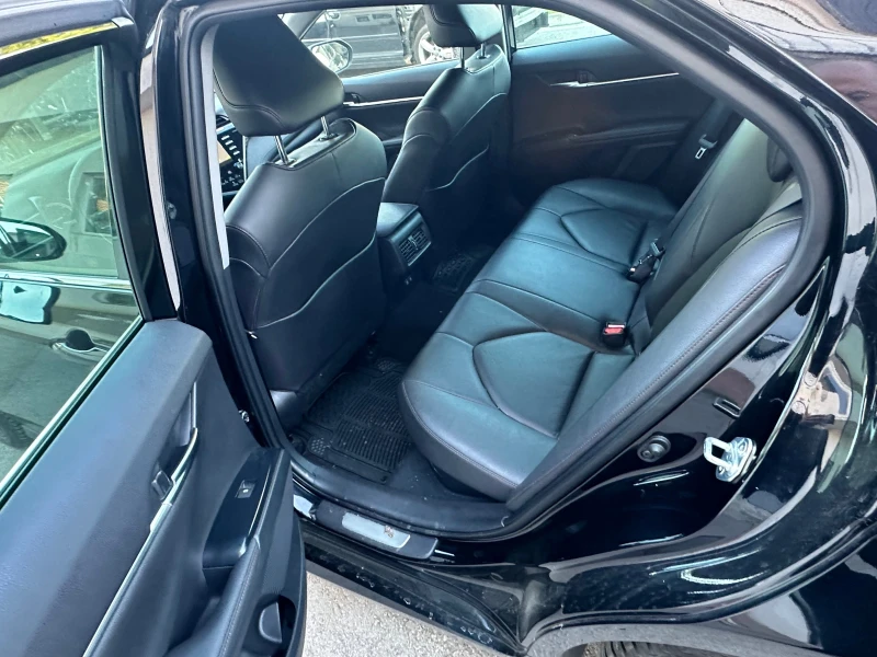 Toyota Camry 2.5 -Хибрид-70 хл.км, снимка 3 - Автомобили и джипове - 51355318