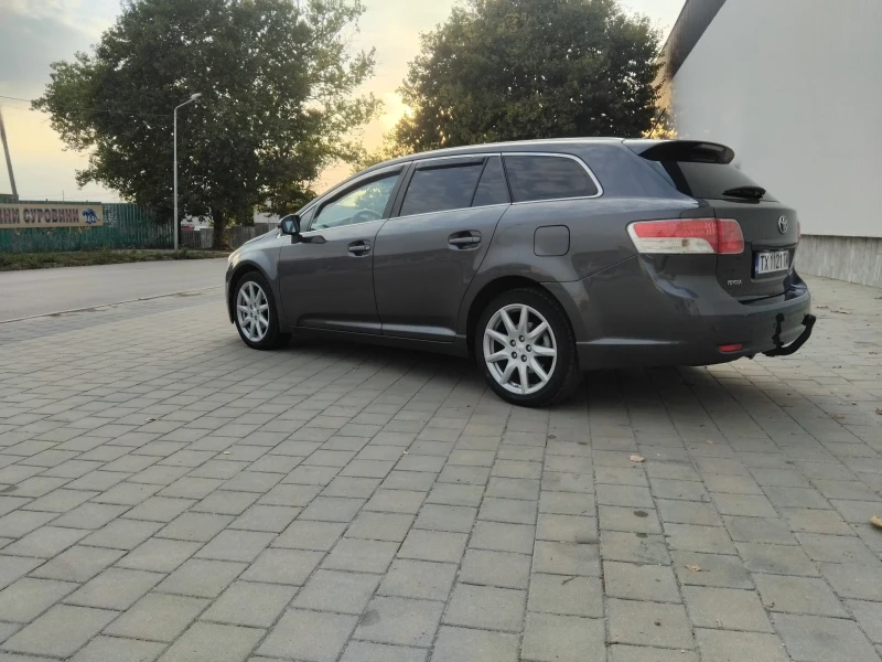 Toyota Avensis 1.8 147 к.с бензин , снимка 7 - Автомобили и джипове - 47323906