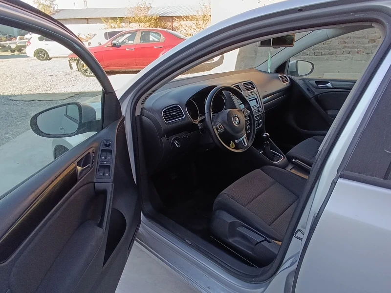 VW Golf 1.6TDi, снимка 6 - Автомобили и джипове - 47814164