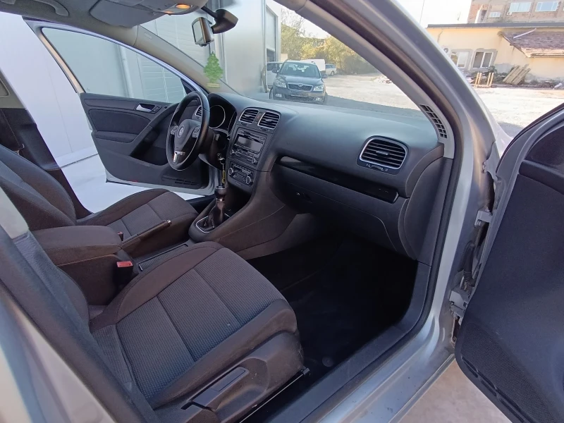 VW Golf 1.6TDi, снимка 8 - Автомобили и джипове - 47814164