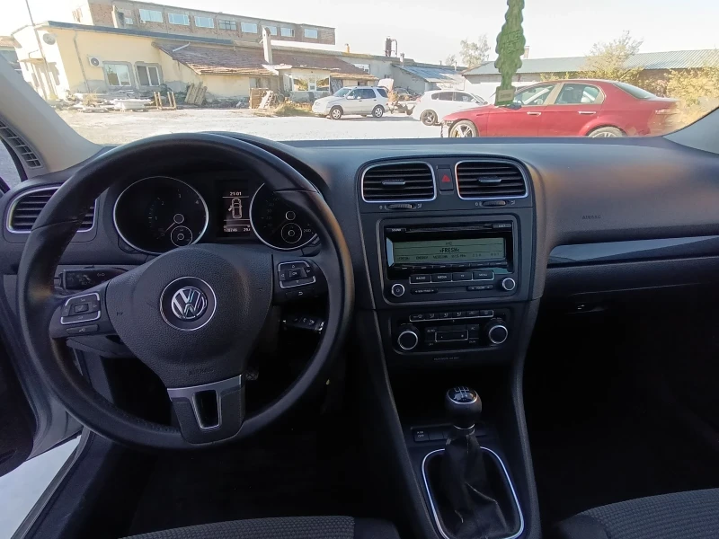 VW Golf 1.6TDi, снимка 9 - Автомобили и джипове - 47814164