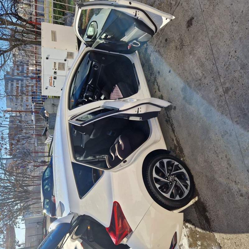 Toyota Auris, снимка 9 - Автомобили и джипове - 48307085