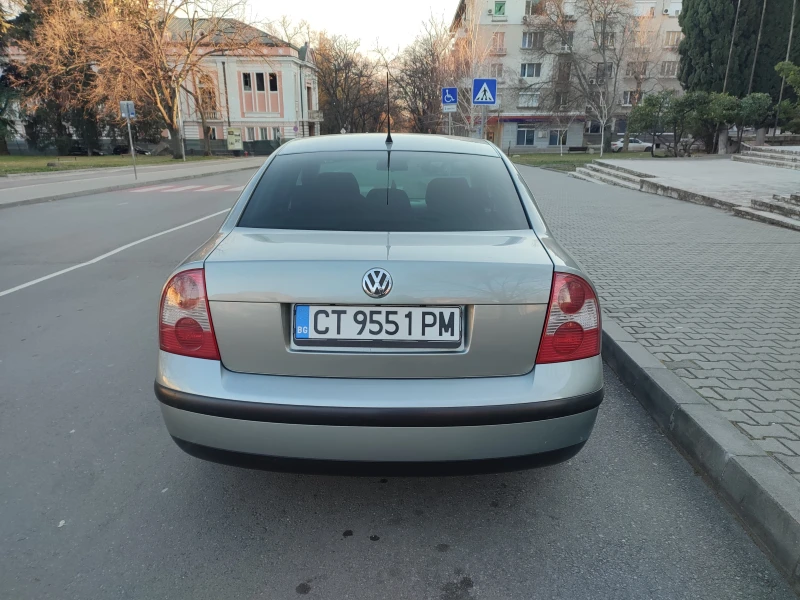 VW Passat, снимка 11 - Автомобили и джипове - 49069815