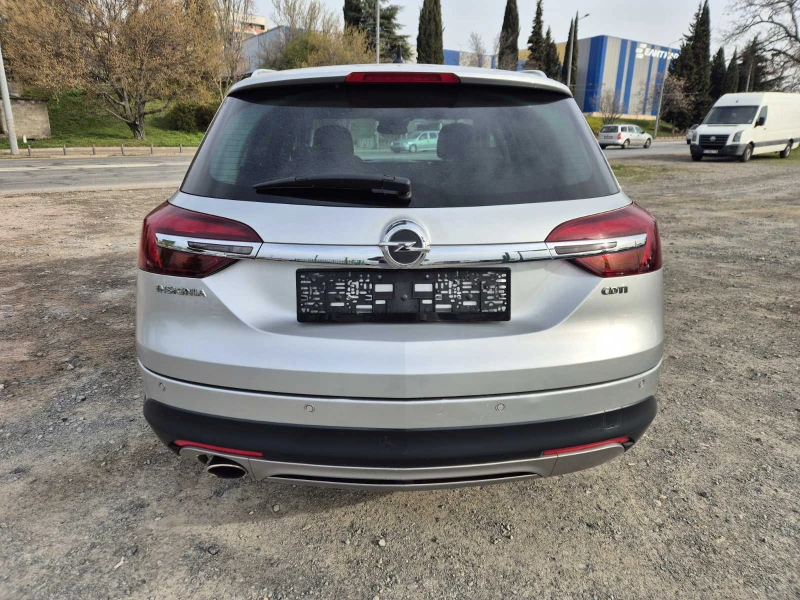 Opel Insignia 2.0d Sport Tourer, снимка 4 - Автомобили и джипове - 49613460