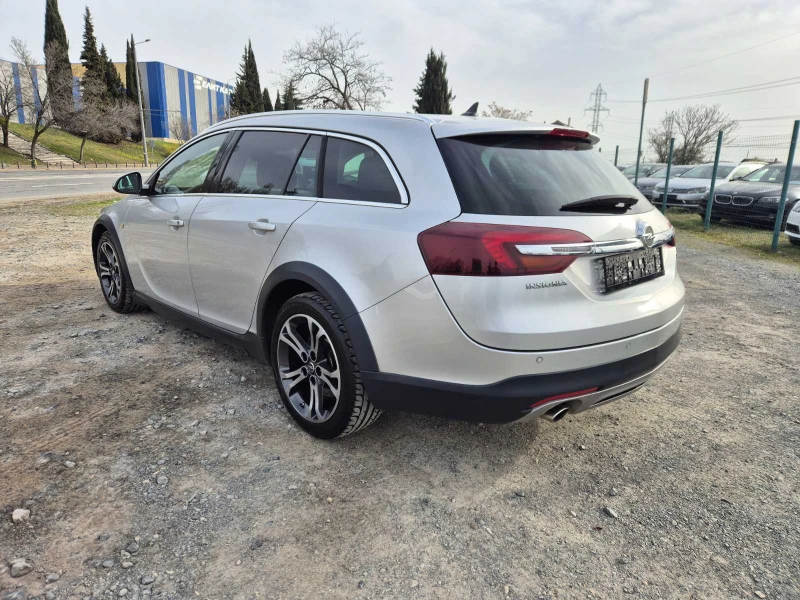 Opel Insignia 2.0d Sport Tourer, снимка 3 - Автомобили и джипове - 49613460