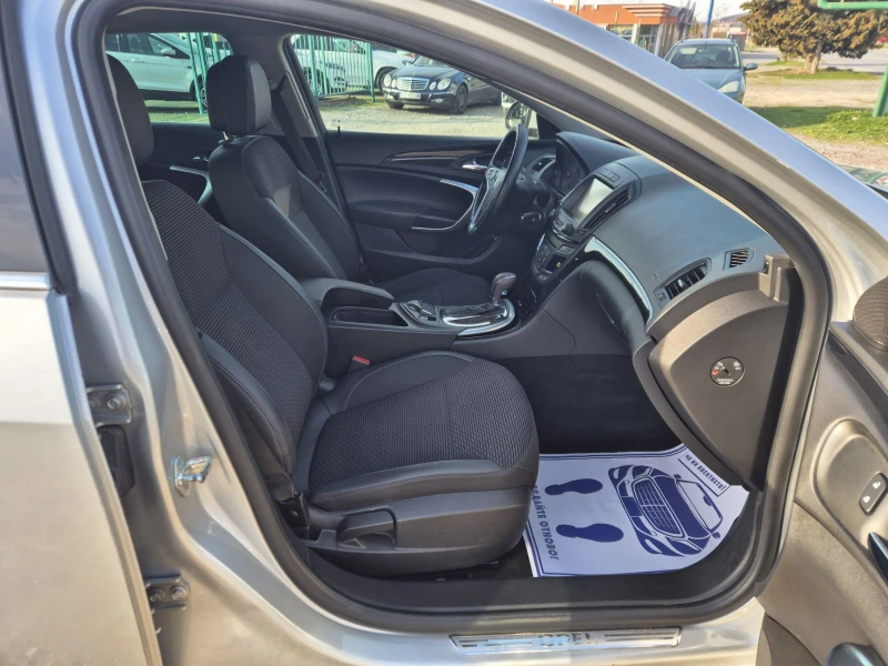 Opel Insignia 2.0d Sport Tourer, снимка 9 - Автомобили и джипове - 49613460