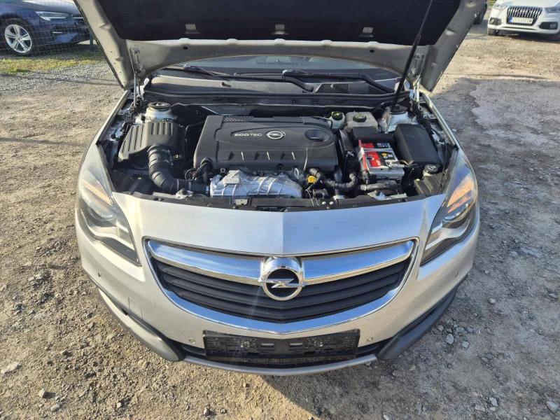 Opel Insignia 2.0d Sport Tourer, снимка 16 - Автомобили и джипове - 49613460