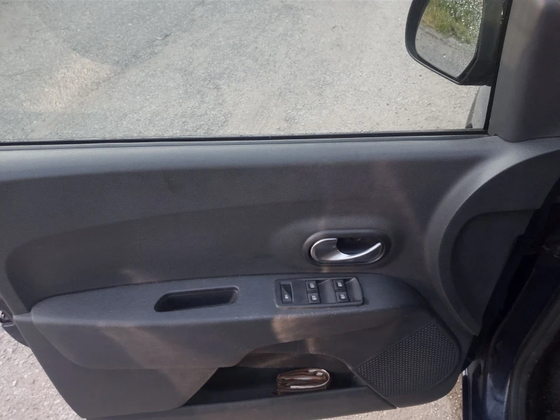 Dacia Lodgy 1.3 TCe, снимка 11 - Автомобили и джипове - 52027952
