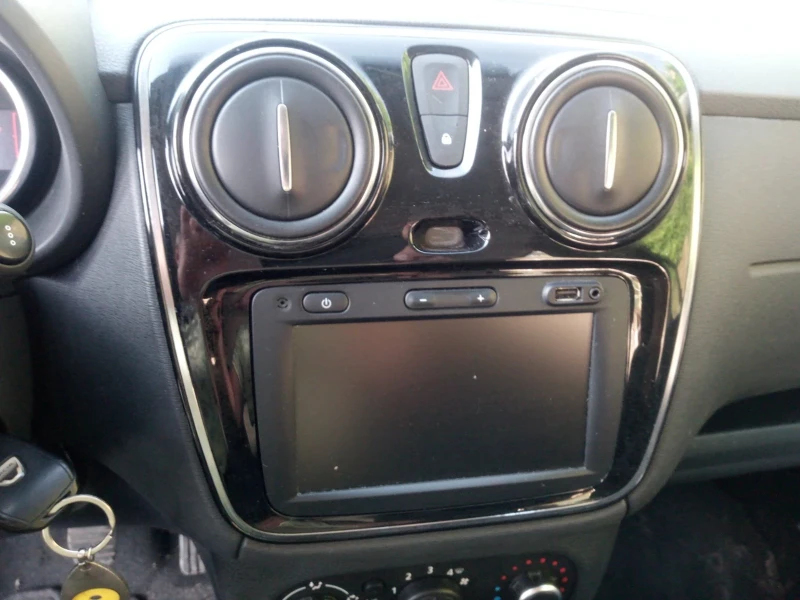 Dacia Lodgy 1.3 TCe, снимка 8 - Автомобили и джипове - 52027952