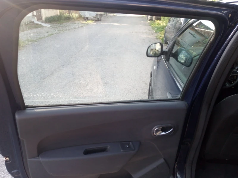 Dacia Lodgy 1.3 TCe, снимка 3 - Автомобили и джипове - 52027952