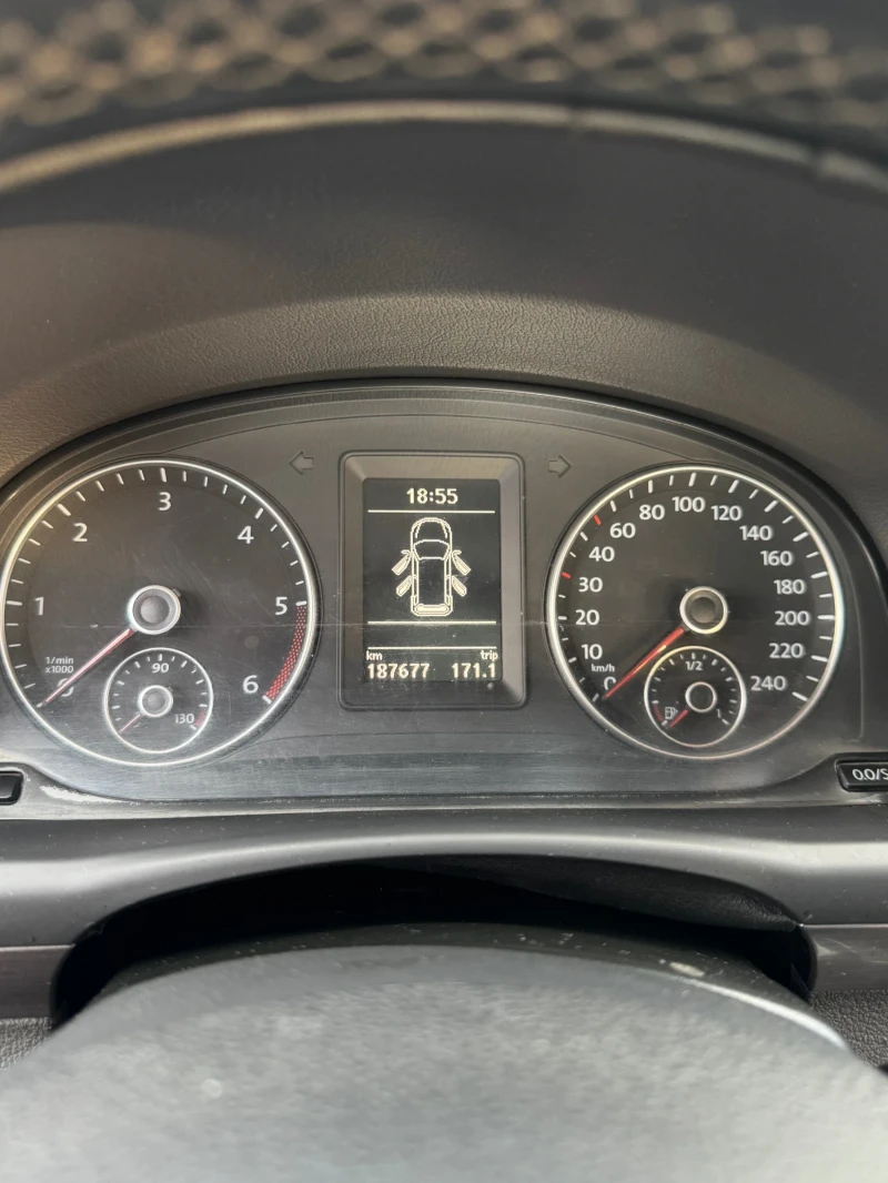 VW Touran, снимка 8 - Автомобили и джипове - 53413782