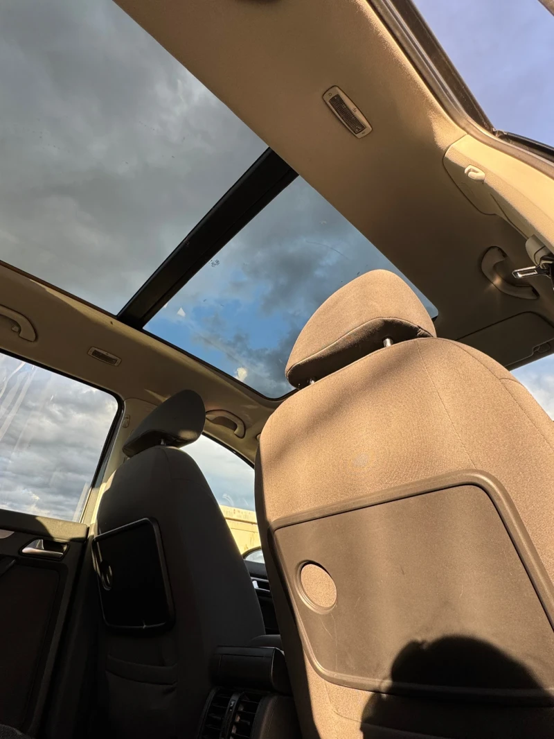 VW Touran, снимка 15 - Автомобили и джипове - 53413782