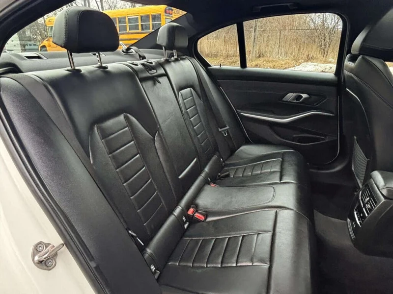 BMW 330 * М-Package* * HeadUp* AвтоКредит* (ЦЕНА ДО БГ), снимка 12 - Автомобили и джипове - 53541986