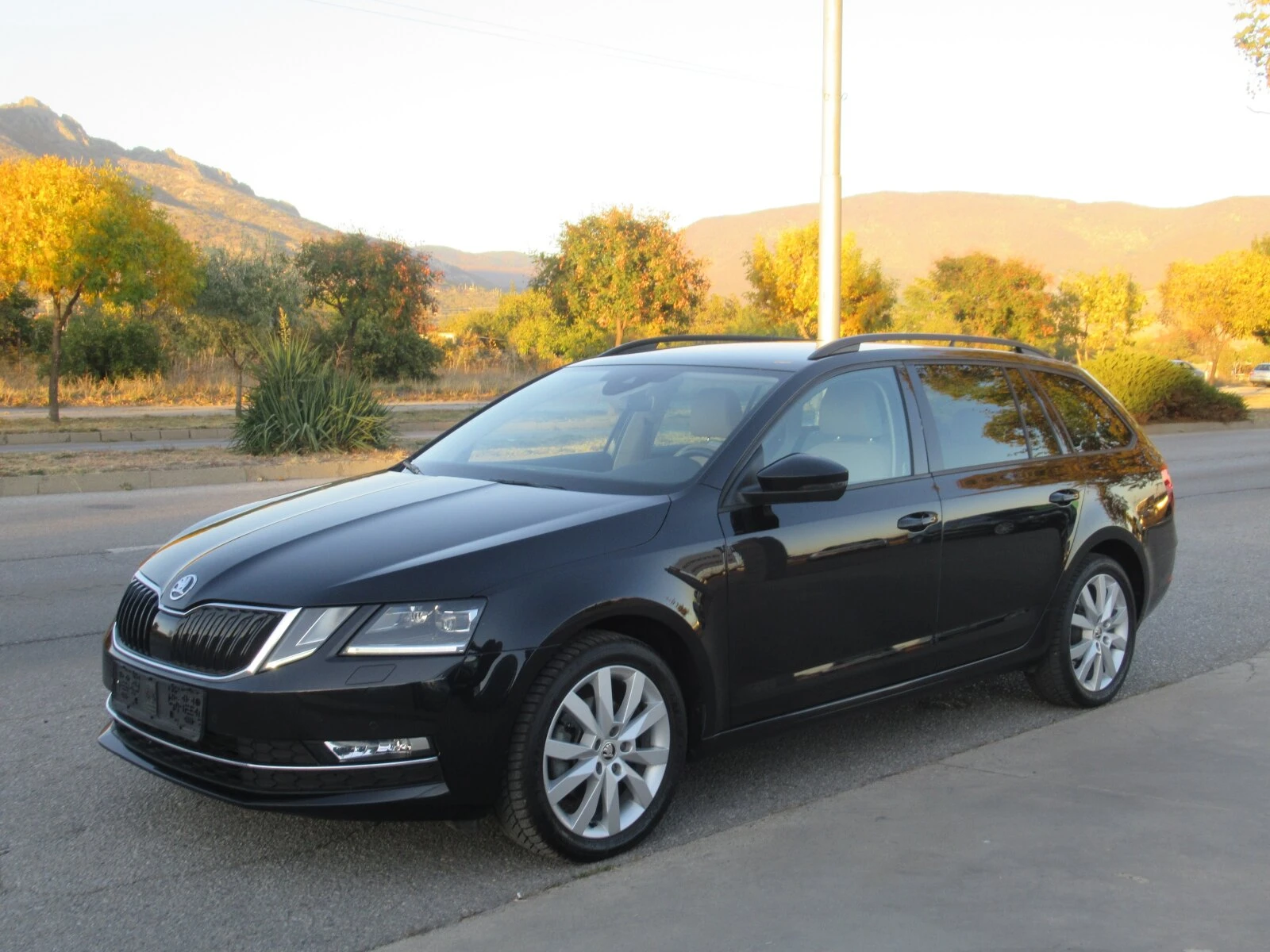 Skoda Octavia 1.5G-Tec DSG 130ps* LED* KEYLESS* DISTRONIC* , снимка 1