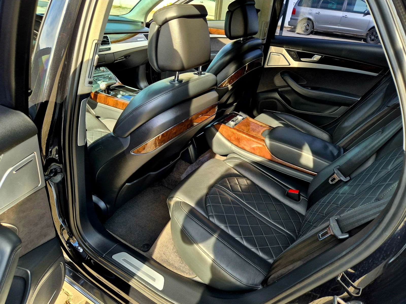Audi A8 4.2 TDI, пълна серв.история, 100% реални км. - изображение 10