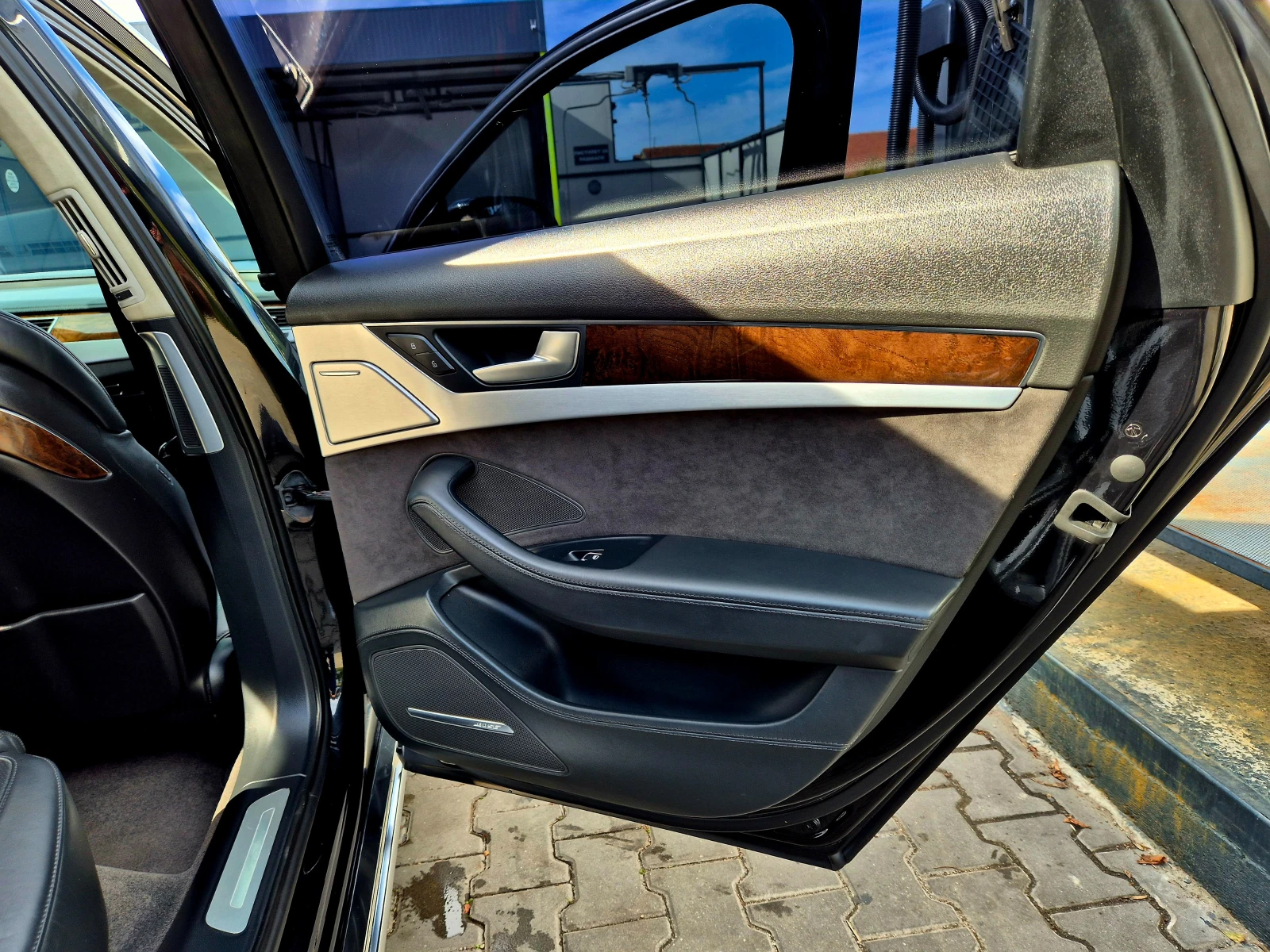 Audi A8 4.2 TDI, пълна серв.история, 100% реални км. - изображение 7