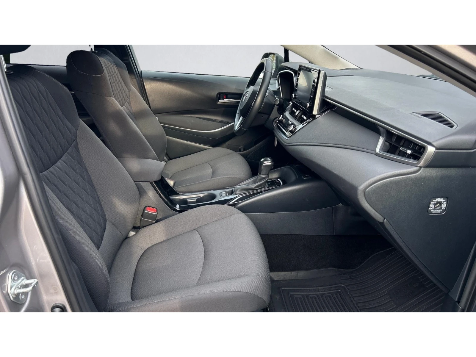 Toyota Corolla 1. 5i Executive, Месечна вноска от 340 лв. - изображение 6